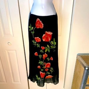 Absolutely gorgeous sequin embellished floral skirt🌺🌸🌺 Size MP